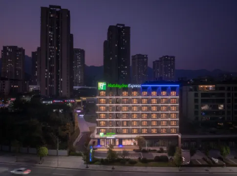 ฮอลิเดย์ อินน์ เอ็กซ์เพรส ฉงชิ่ง ฉือฉี่โข่ว แอนเชียนต์ ทาวน์ บาย IHG โรงแรมในฉงชิ่ง