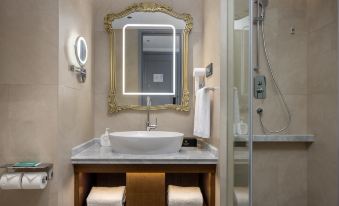 Vienna Hotel (Nanning Changhu Road Dongge Metro Station)