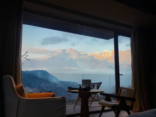 Yunlan Listening to Snow