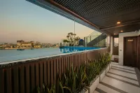 โรงแรมเดอลาโกม - สระว่ายน้ำแบบอินฟินิตี้