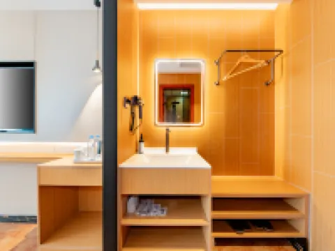 金泉ホテル（フフホト西龍王廟地下鉄駅） 烏蘭夫紀念館周辺のホテル