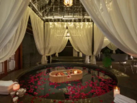 โรงแรมคอร์ทยาร์ดวาลาโตมส์ฮอทสปริง สาขาวัดเปาโกว เอ๋อเหม่ยซาน โรงแรมในเอ๋อเหม่ยซาน