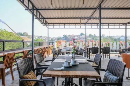 F&B Inn Sam Poo Kong Bandara Semarang Отели рядом с достопримечательностью «Istana Batu»
