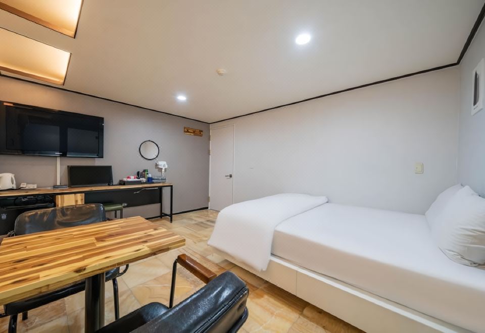 2. 러브웨이모텔..