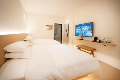 lu yin shan ju Hotels near Junsheng Sand and Stone Painting Cultural and Creative Park