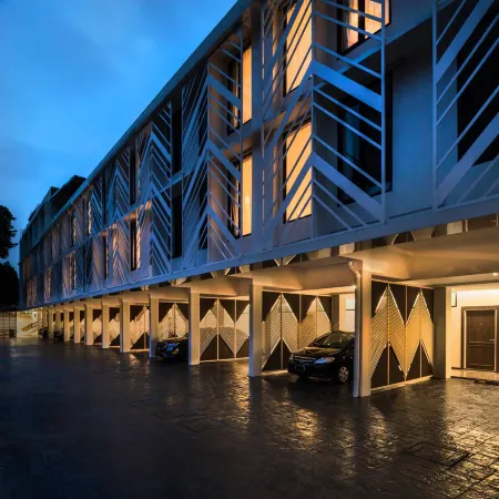 Lucky Hotel Bangkok Отели рядом с достопримечательностью «Торговый центр EmQuartier»