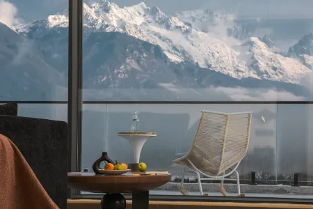 Wanchuanxu · ValleVive Sunshine on Golden Mountains Panoramic View Resort Hotel Отели рядом с достопримечательностью «Lijiang Snow Mountain Falcon Valley Scenic Area»