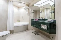 MILLENNIUM DOWNTOWN Abu Dhabi Hotel dekat Abu Dhabi Corniche and Breakwater