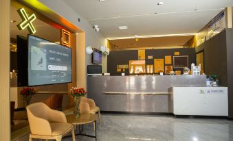 IU Hotel (Mengzhou Bus Station Huichang South Road)