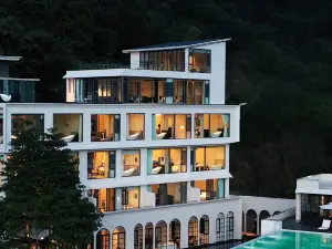 Top 4 Vacation Homes in Menghai