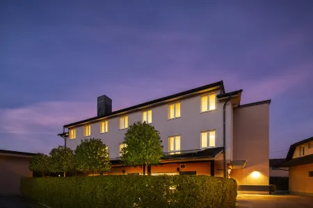 AHOTEL Ljubljana Отели рядом с достопримечательностью «EGO Lecta»