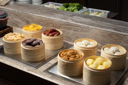 Mercure Hotel (Putuoshan Airport Zhujiajian Centipede Zhi Wharf) Отели рядом с достопримечательностью «Great Yuantong Palace»