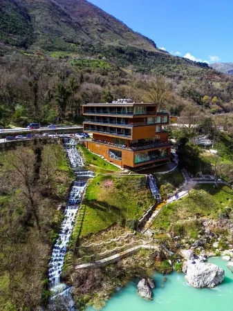 Hotel Uji Ftohte Отели в г. Тепелена