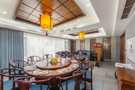 Rezen Retreat Отели рядом с достопримечательностью «Sichuan University of Arts and Sciences (Lianhu Campus)»