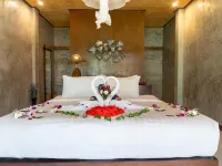 Long Beach Chalet Hotels near Long Beach
