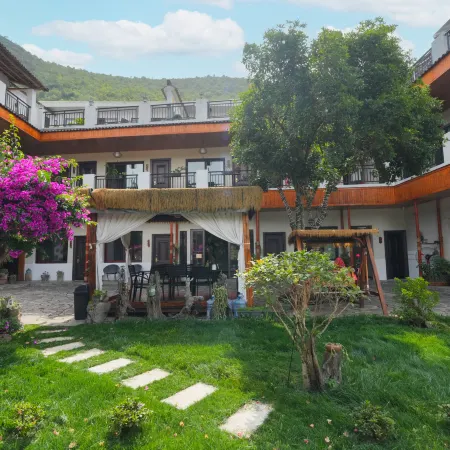 Xingyi WanFenglin Qianshanli Inn