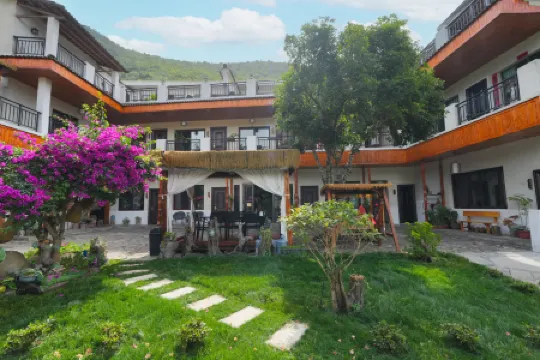 Xingyi WanFenglin Qianshanli Inn