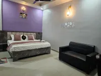 FabHotel Moonlit