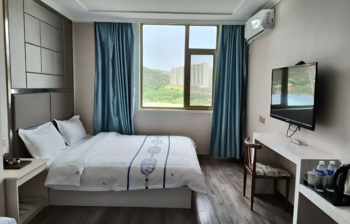 Huining Fanshe Yijing Hotel