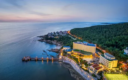 Grand Rezen Hotel Shandong Healthy Golden Bay Отели рядом с достопримечательностью «Weihai Science and Technology Museum»