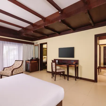 Sterling Lake Palace Alleppey