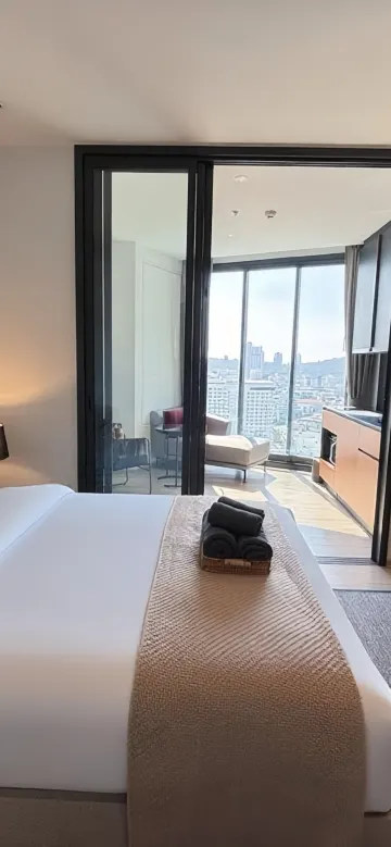 ห้องสวีทวิวทะเลชั้นสูงสุดหรูหรา