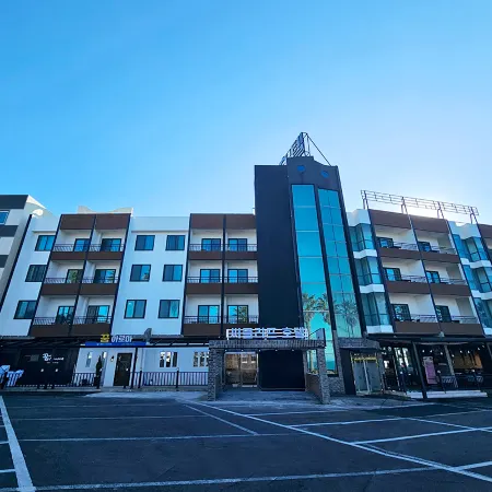 Sea Cliff Hotel Jeju Отели рядом с достопримечательностью «Публичная библиотека в городе Эволь»