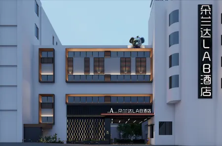 （Do A Land LAB Hotel (Jiaxiulou Branch, Fountain Pool Metro Station, Guiyang) Отели рядом с достопримечательностью «Jiaxiu Square Public Lavatory»