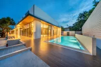 The Legacy Hotel - Pools