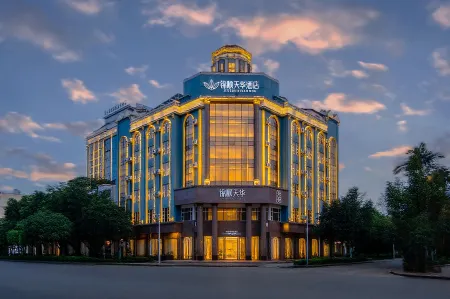 Jinshun Tianhua Hotel (Ruili Fortune Plaza Caiyun City)
