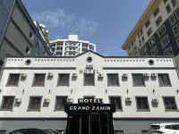 Grand Zamin Hotel in zona Palazzo del Granduca Nicola Constantinovich
