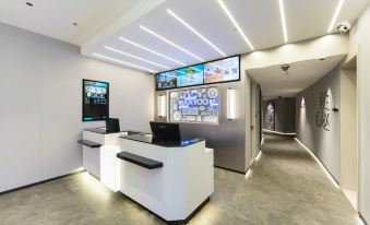 Wangyu E-Sports Hotel (Shanghai Dapuqiao Luban Road Subway Station)