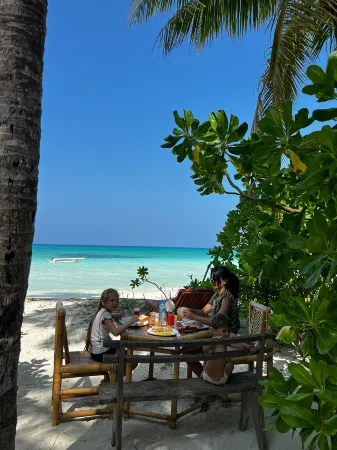 Nazaki Beach Hotel & Spa Maldives Отели в г. Востраў Ган