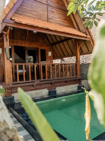 Yoki's Bungalows Отели рядом с достопримечательностью «Pantai Selong Belanak»