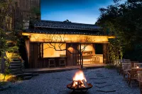 See yourself Yueshan B&B (Xijiang Qianhu Miao Village Observation Deck)