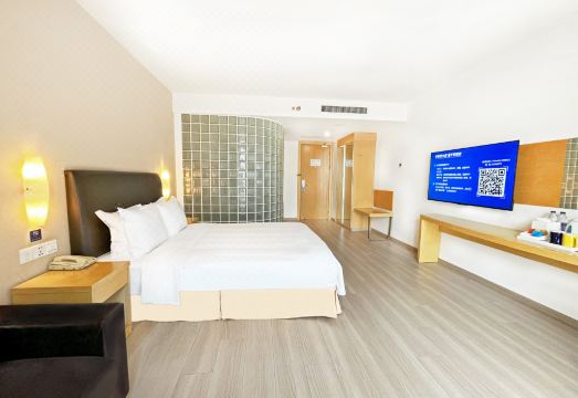 2. 홀리데이 인 익..