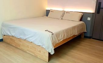 Island Accommodation (Gucheng)