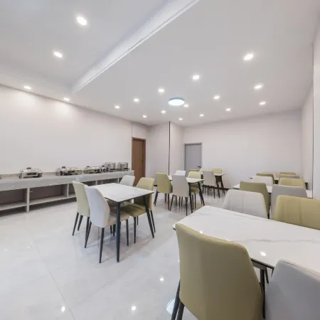 Luntai Yihai Hotel