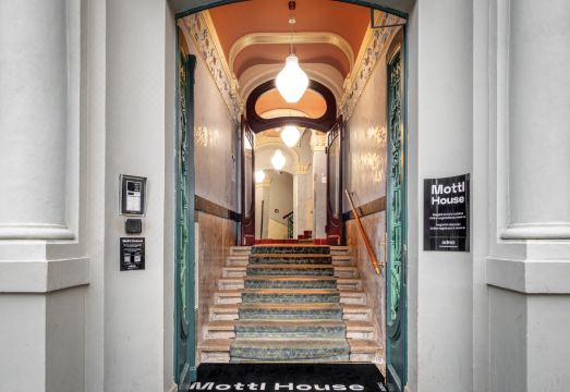 아드레즈의 못틀 하우스 외관 및 객실