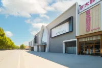 Jingdadu Hotel (Xianghe Furniture City) Hotels near New World Plaza