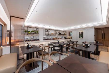 Luqin Hotel (Guling Street Cableway Upper Platform) Отели рядом с достопримечательностью «Hero Slope»