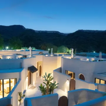 รีสอร์ทน้ำพุร้อนบีเฟยการ์เดน วิวกำแพงเมืองจีนอันยิ่งใหญ่ โรงแรมใกล้กําแพงเมืองจีน ด่านจวียงกวน