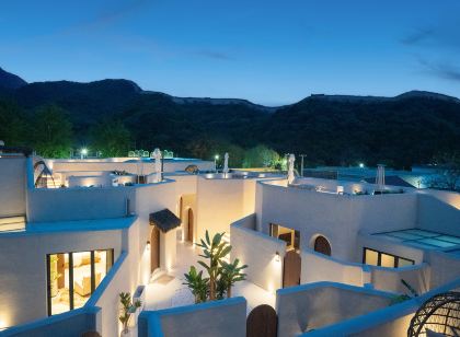 Beifei Garden - Majestic Great Wall View Exclusive Hot Spring Resort