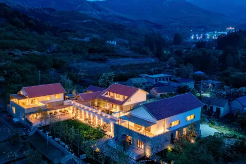 Floral Yun She Courtyard Homestay (Yimeng Mountain Yunmeng Scenic Area Mengshan National Forest Park)