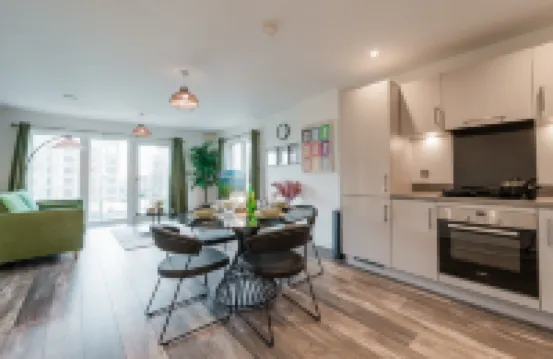 City Centre Birmingham Stay | Free Parking • Near Chinatown • QE • UoB • O2