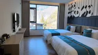 Mountain Stream Elegant Residence - 2-Star