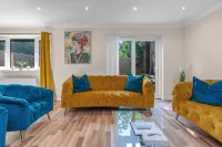 Muirton House 1 -4 Bed House, 4 Car Driveway, 2 Bathrooms, Smart TVs in every room - ห้องครัว