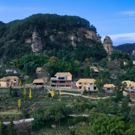 Warm mount resort  Taoyuan  thatched cottage