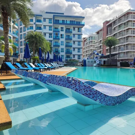 GrandBlue Resort & Beachclub