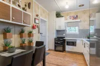 Easy Access & Cozy Room Near Train & Shops